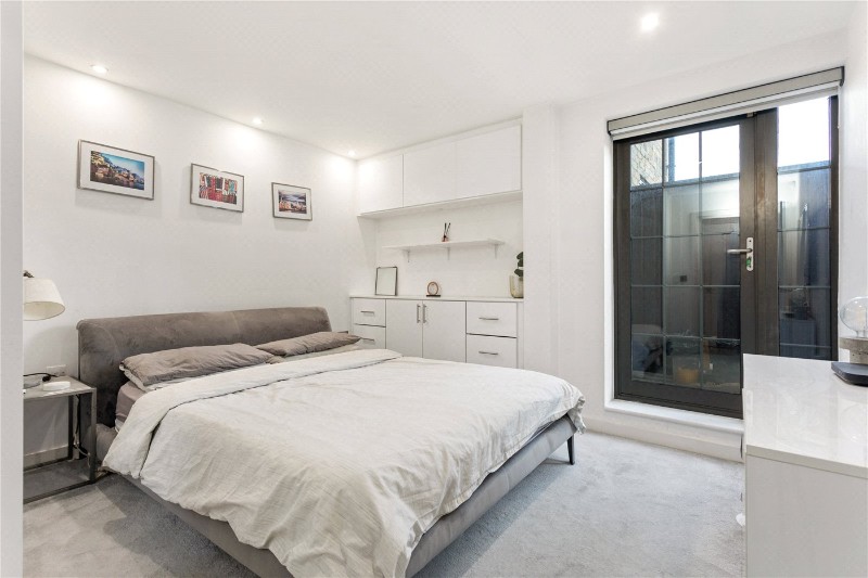 Lolesworth Close, London, E1