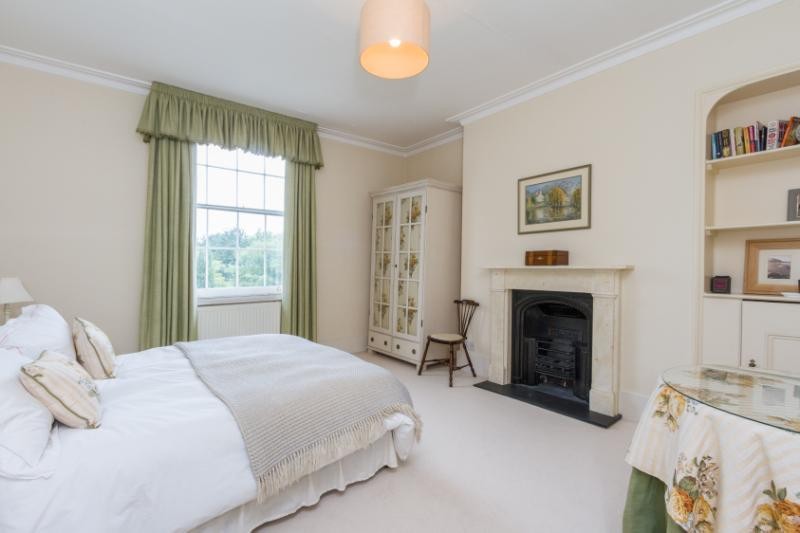 Castelnau, Barnes, SW13