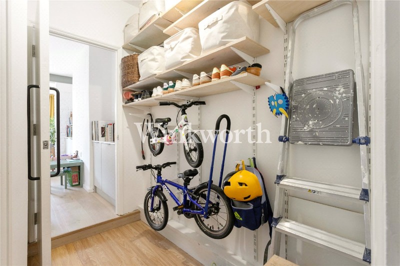 Kirkstall Avenue, London, N17