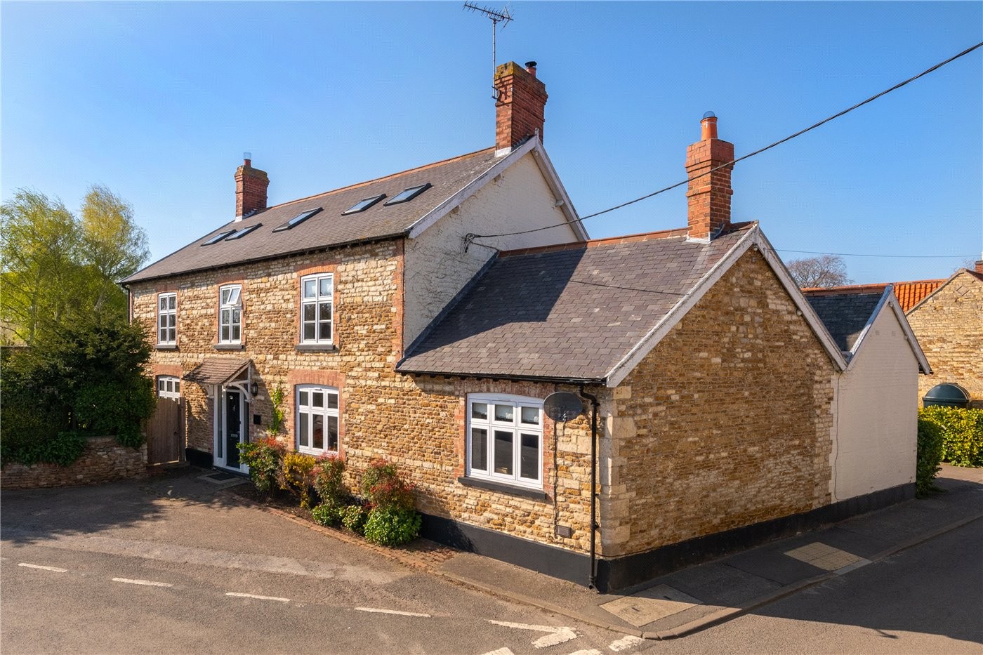 7 bedroom property for sale in High Street, Caythorpe, Grantham, Lincolnshire, NG32 (Ref