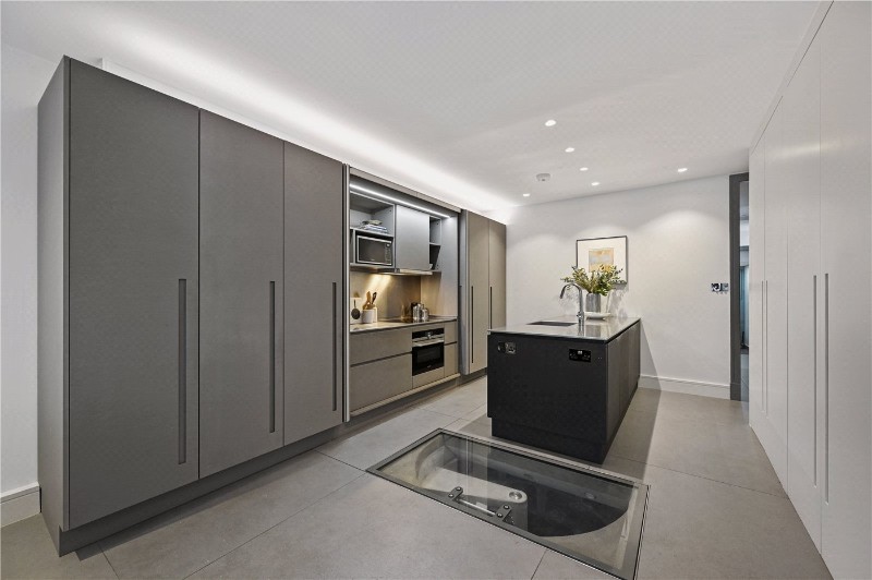 Kensington Place, Kensington, London, W8