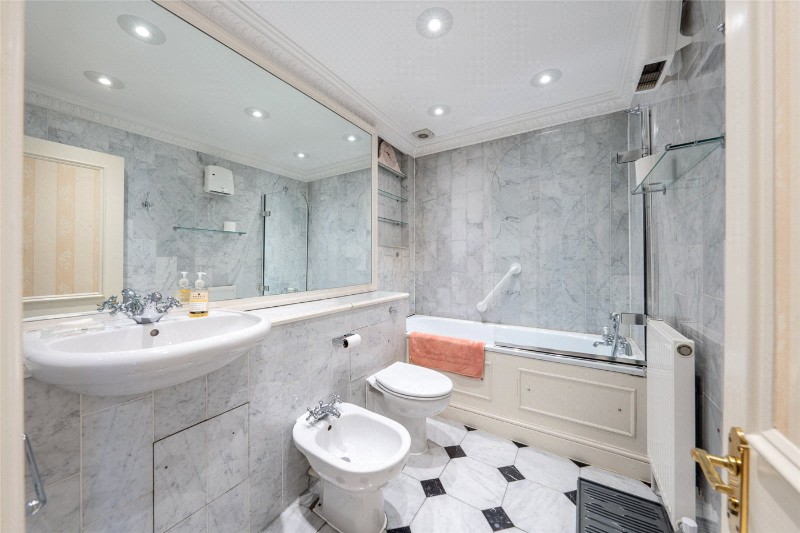Randolph Avenue, London, W9
