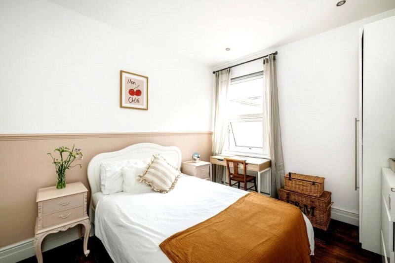 Holberton Gardens, London, NW10