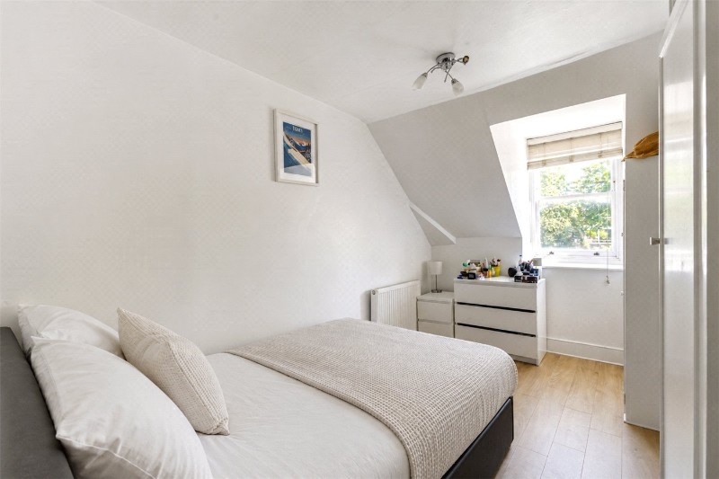 Larkhall Rise, London, SW4