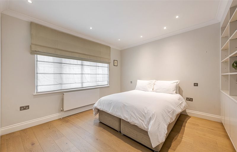 St Georges Square, London, SW1V