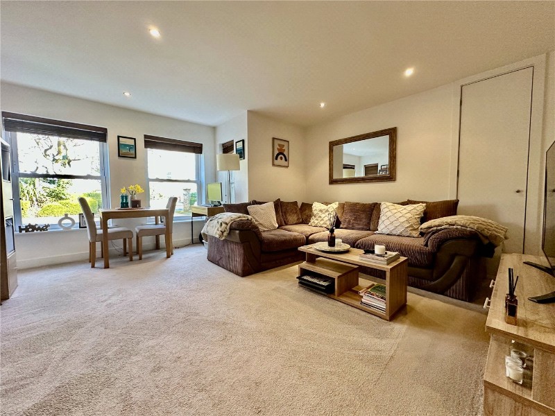 Le Petit Manoir, 70 Lansdowne Road, Bournemouth, Dorset, BH1