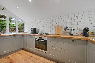 Bloemfontein Avenue, London, W12