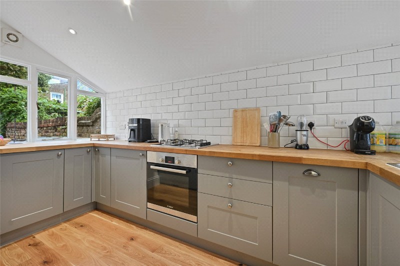 Bloemfontein Avenue, London, W12