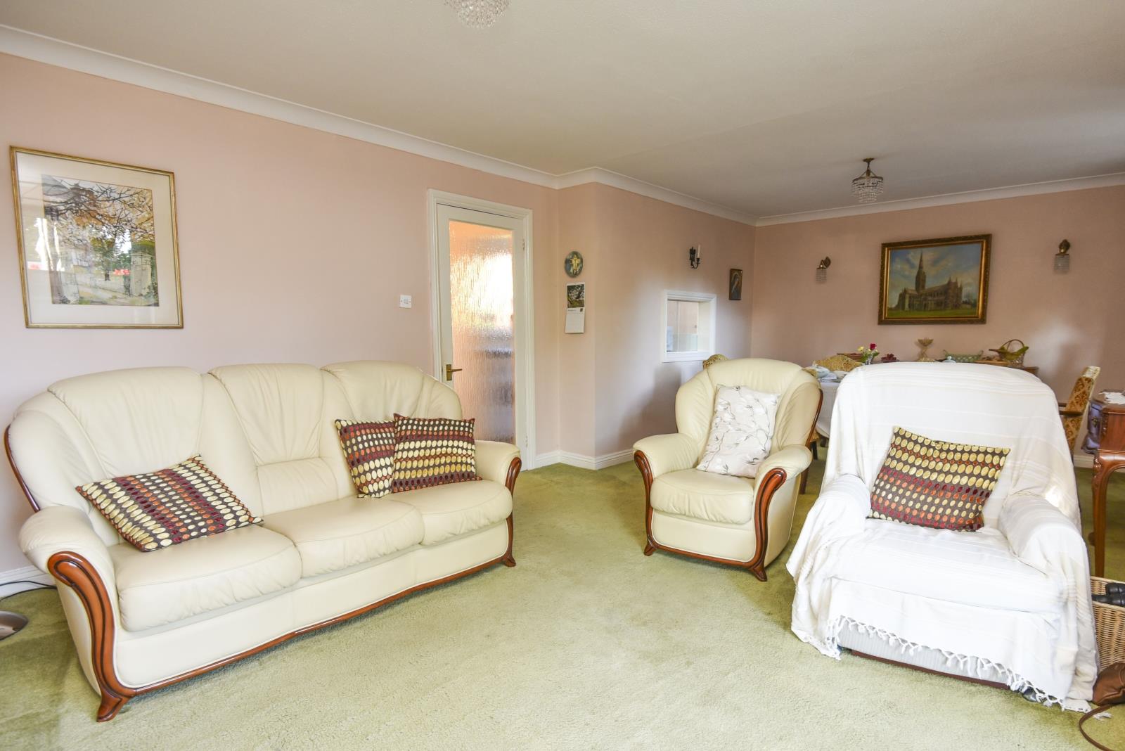 A LOUNGE DINER 2.JPG