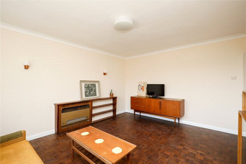 Avenue Road, London, W3