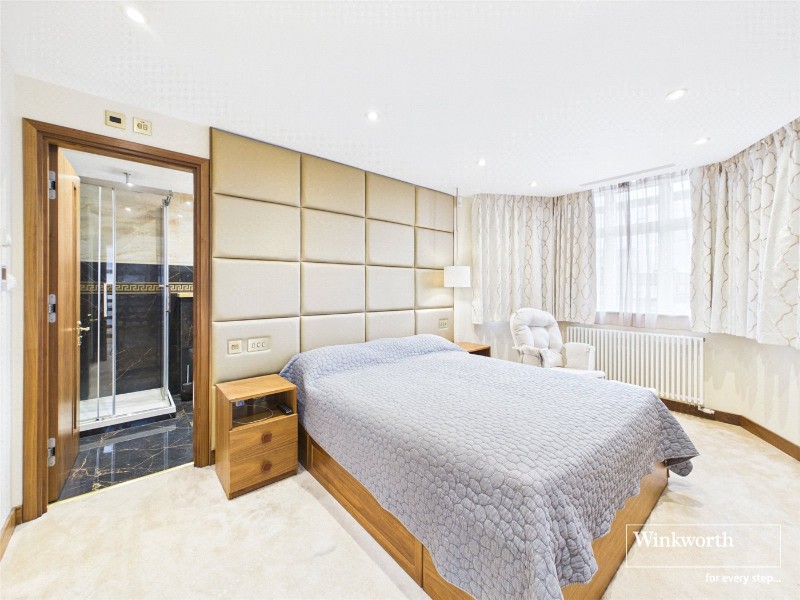 Edgeworth Crescent, London, NW4