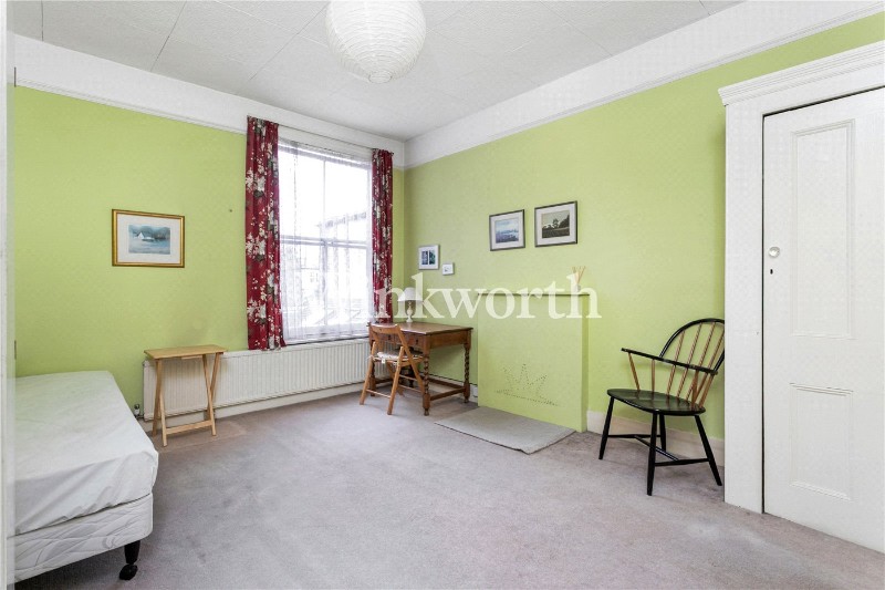 Lakeside Road, London, N13