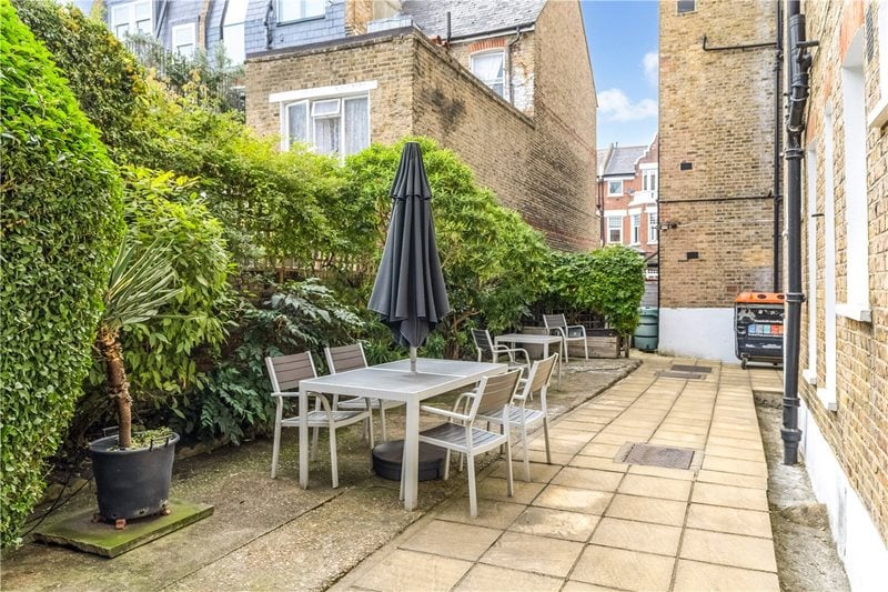 Sisters Avenue, London, SW11