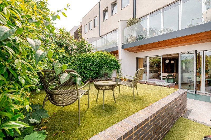Pangbourne Avenue, London, W10