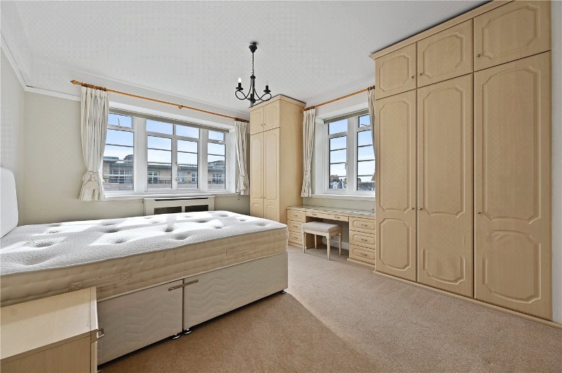 Vicarage Court, Vicarage Gate, London, W8