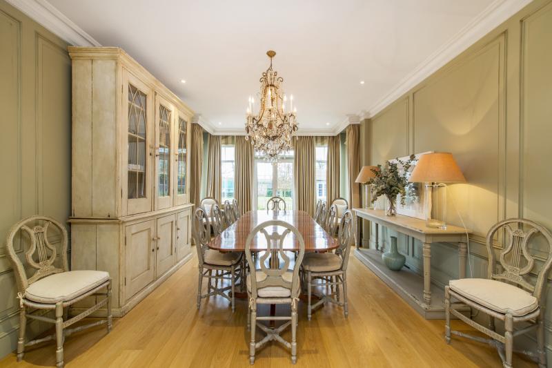 Roedean Crescent, London, SW15