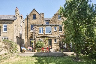 Avenue Crescent, London, W3