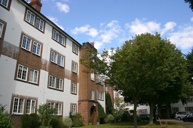 Gloucester Court, Kew Road, Kew, TW9