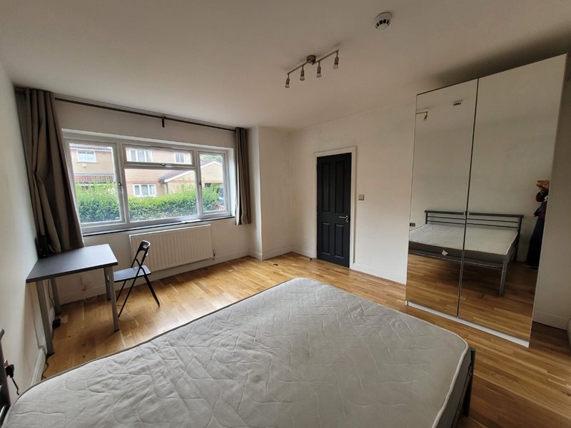 Milton Court Road, London, SE14