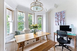 Larkhall Rise, London, SW4