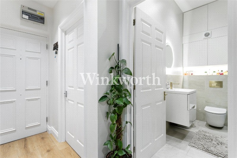 Pennington Drive, London, N21