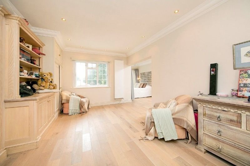 Roedean Crescent, London, SW15