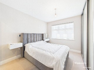 High Street, Edgware, HA8