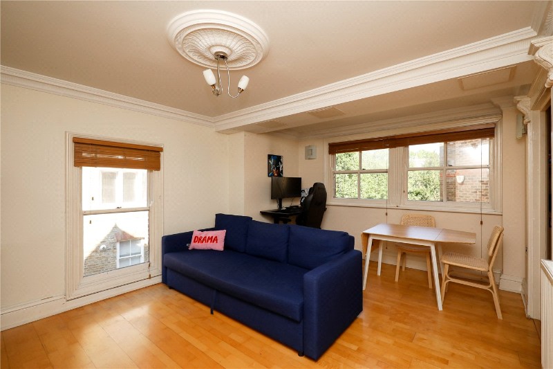 North Common Road, London, W5