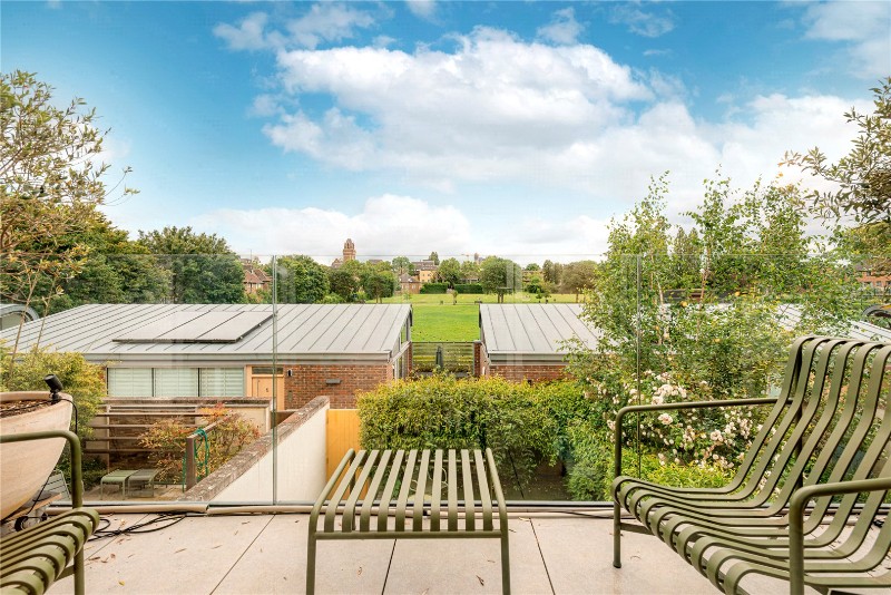 Pangbourne Avenue, London, W10