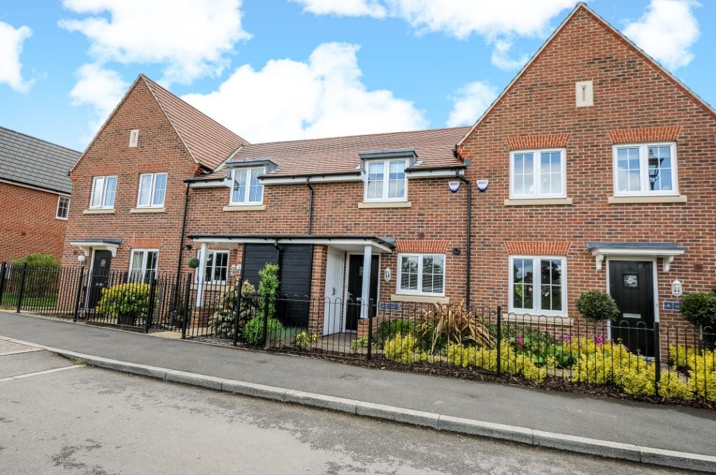 2 bedroom property to rent in Damson Drive, Hartley Wintney, Hook, RG27