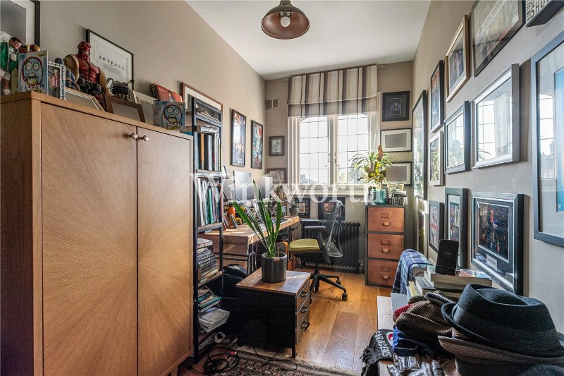 Fox Lane, London, N13