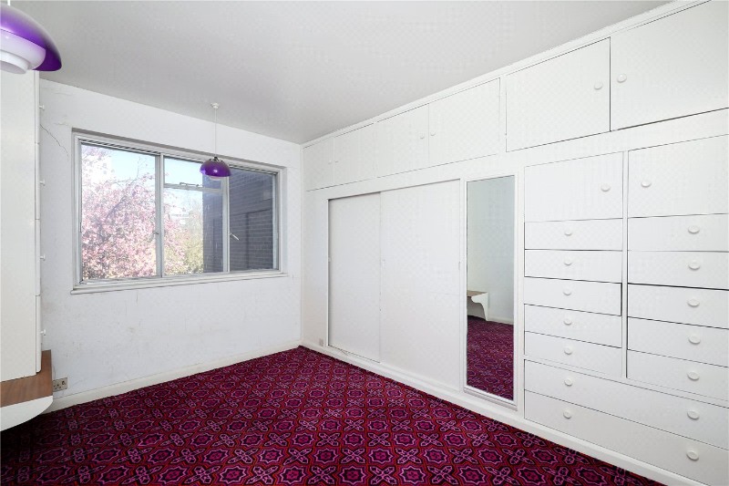 Avenue Road, London, W3