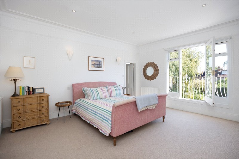 Larpent Avenue, London, SW15