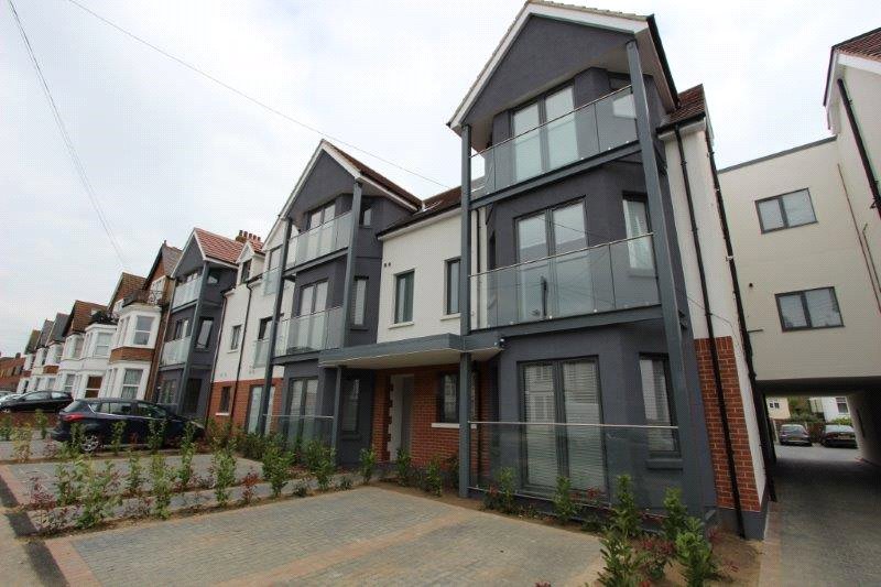 3 bedroom terraced house for sale in Valkyrie Road, Westcliff-on-sea, SS0