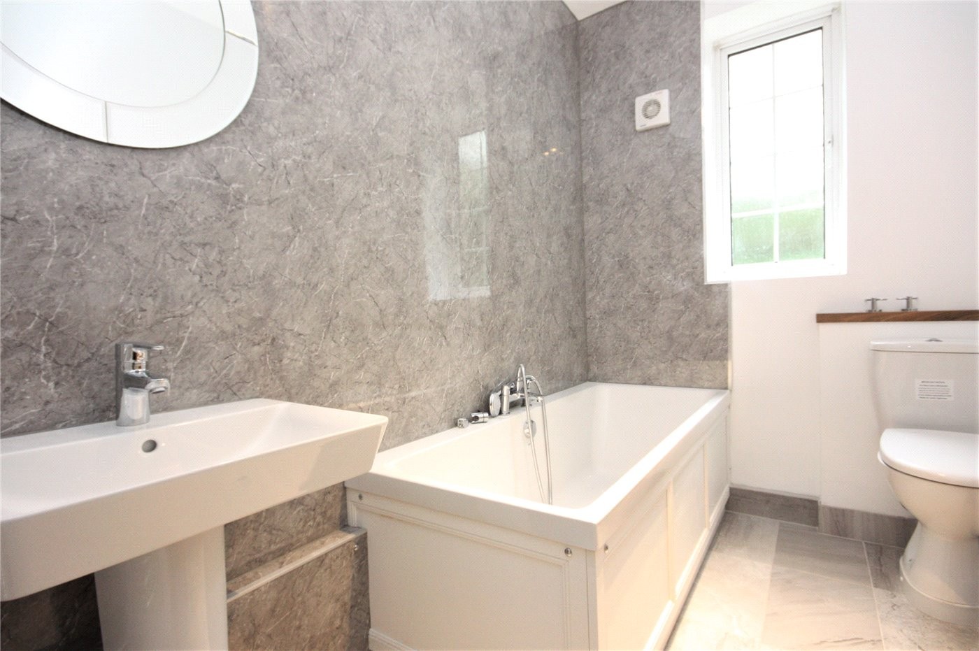 1 bedroom property to rent in Gloucester Court, Kew Road, Kew Gardens