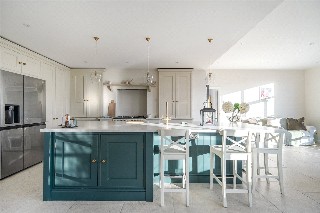 Larkfield Road, Farnham, Surrey, GU9