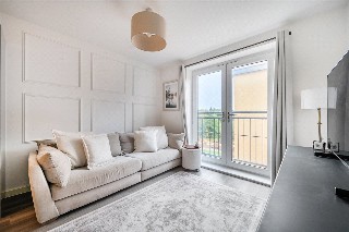 Nightingale Walk, Farnham, Surrey, GU9