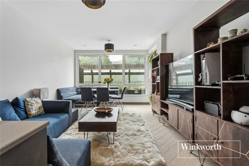 Oakleigh Road North, London, N20