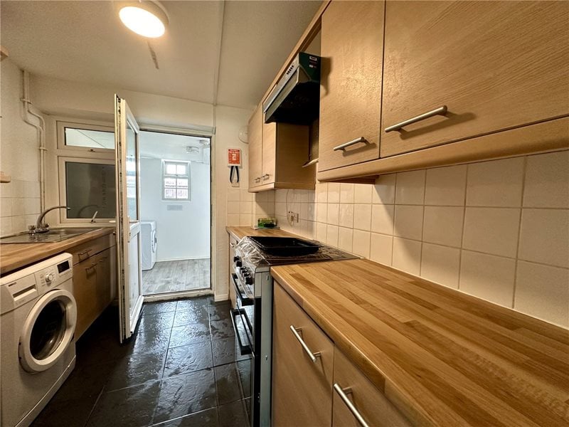 Barrie Road, Farnham, Surrey, GU9