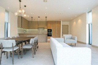 New Wokingham Road, Crowthorne, Berkshire, RG45