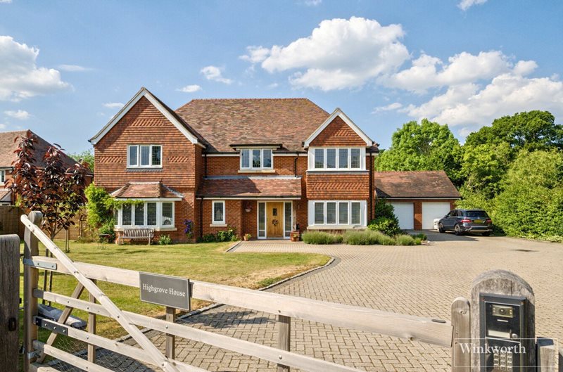 Bagshot Road, Chobham, Woking, Surrey, GU24