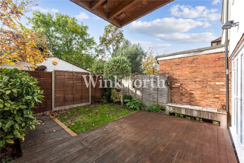 Empire Avenue, London, N18