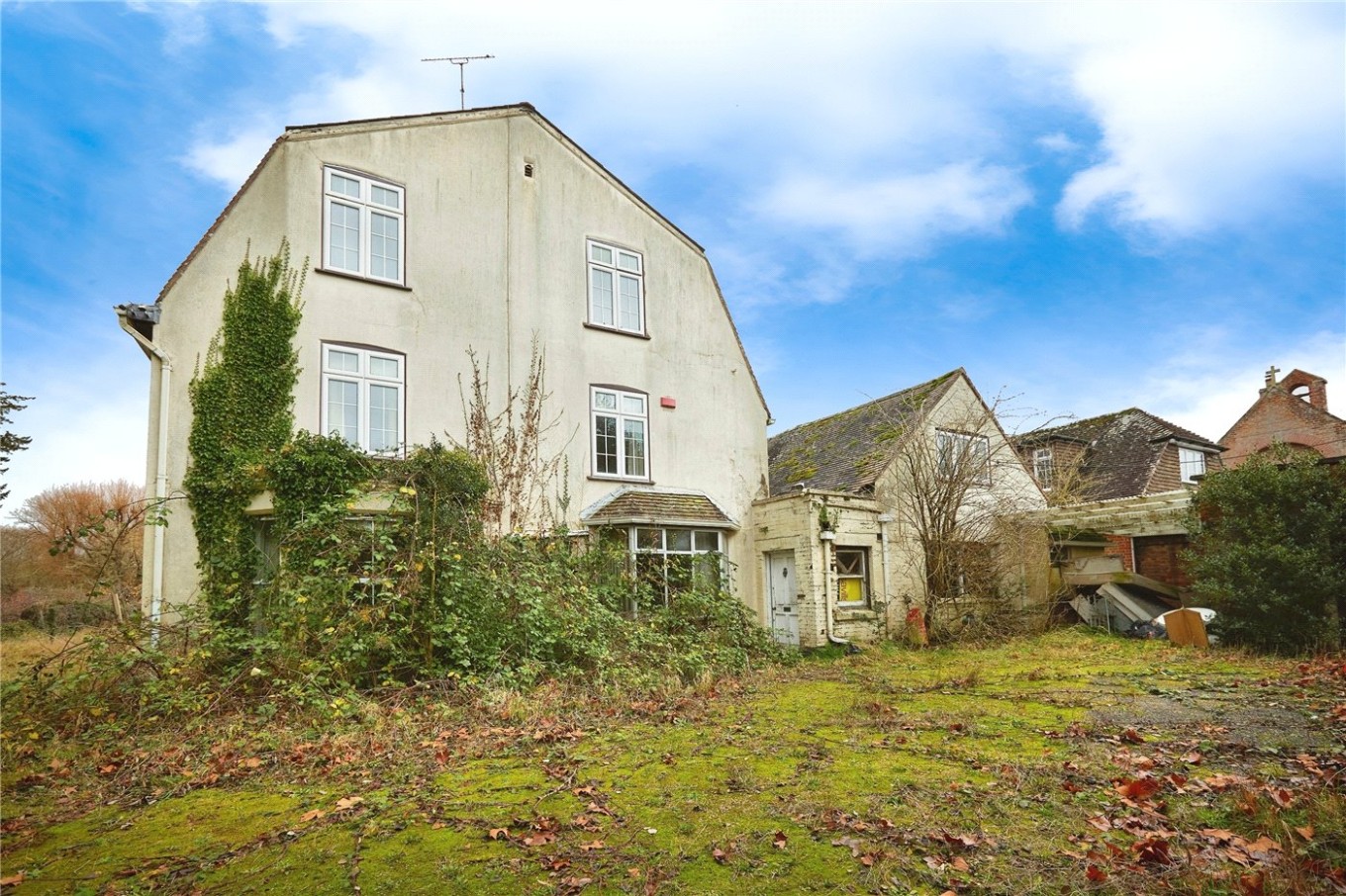 8 bedroom property for sale in Homington Road, Coombe Bissett