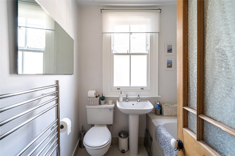 Salford Road, London, SW2