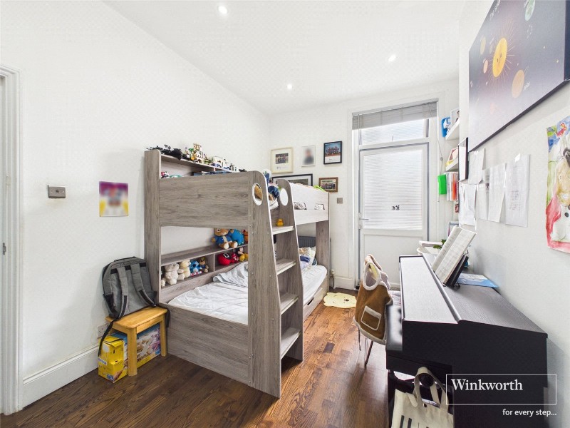 First Avenue, London, NW4