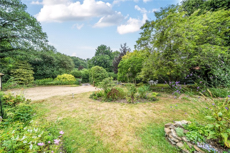 Hale House Lane, Churt, Farnham, Surrey, GU10