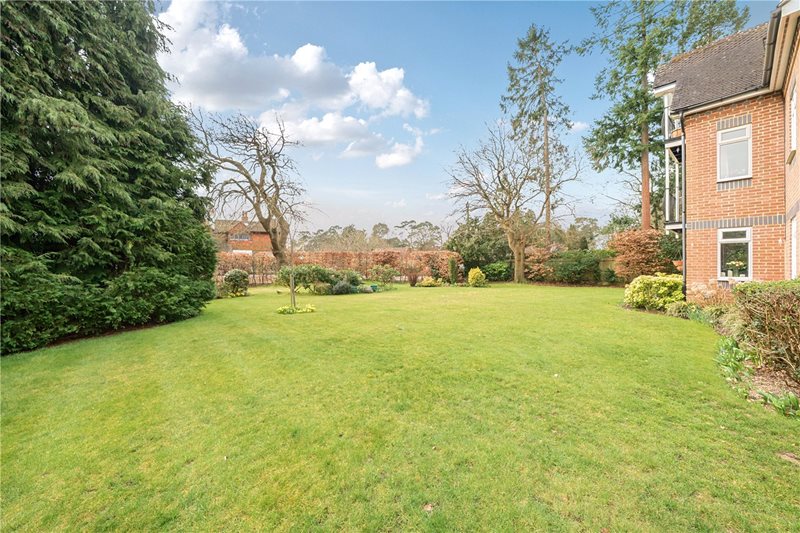 Swingate Road, Farnham, Surrey, GU9