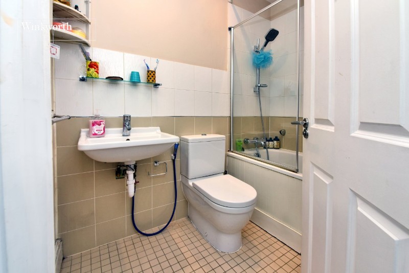 Lewiston Close, Worcester Park, KT4