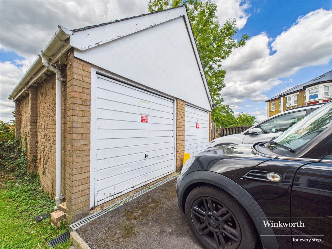Garage / Parking