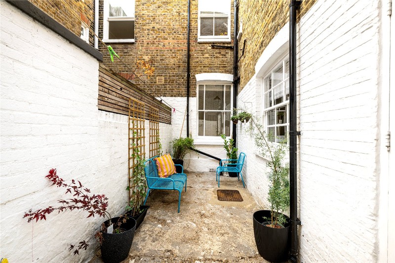 North Pole Road, London, W10